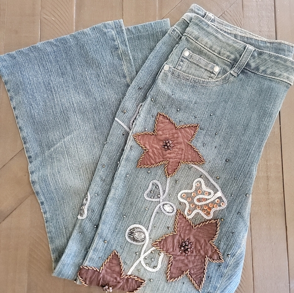 Denim - AZZI embroidered/beaded Womens Jeans In Size 10